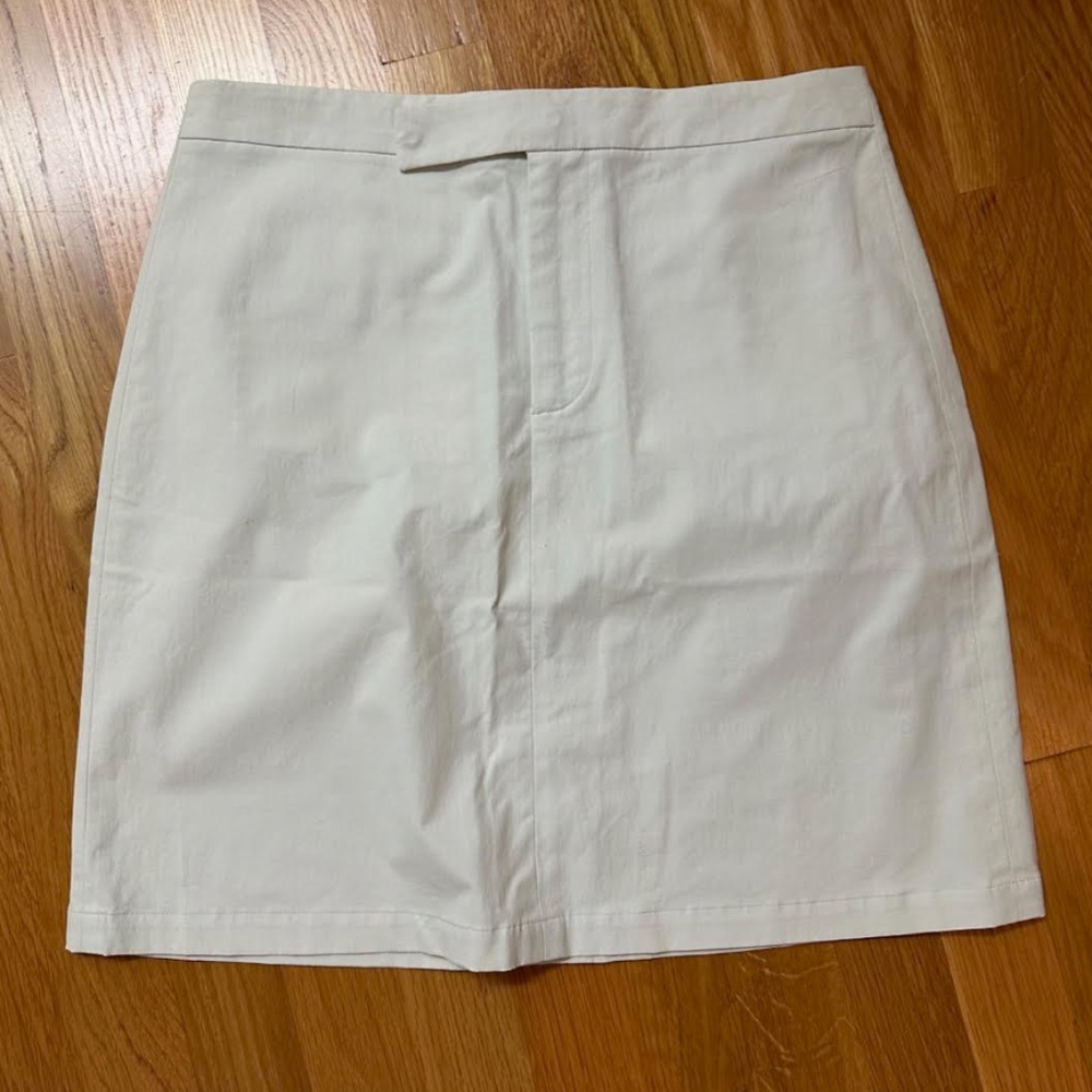 Like New Vintage Off White/Gray Tint Banana Republic Short Stretch Skirt size 4